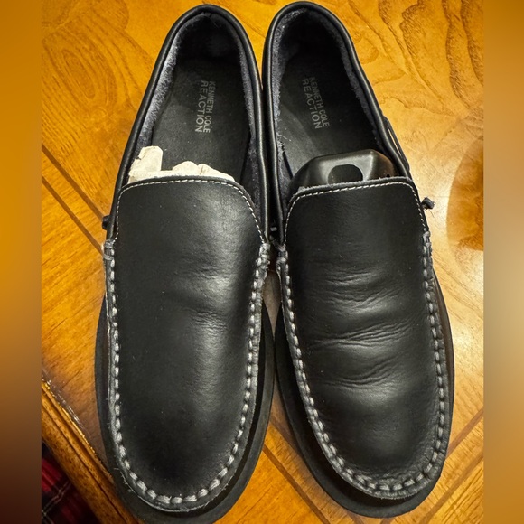 Kenneth Cole Reaction Boys Youth 5.5  M See Saw Loafers Black Leather Slip On - Picture 1 of 8